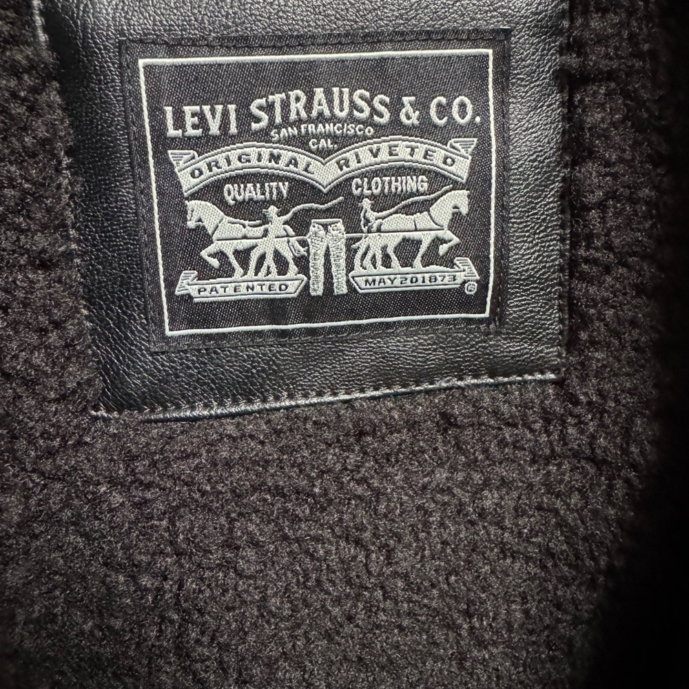 Levi’s Jacket - Picture 2 of 3
